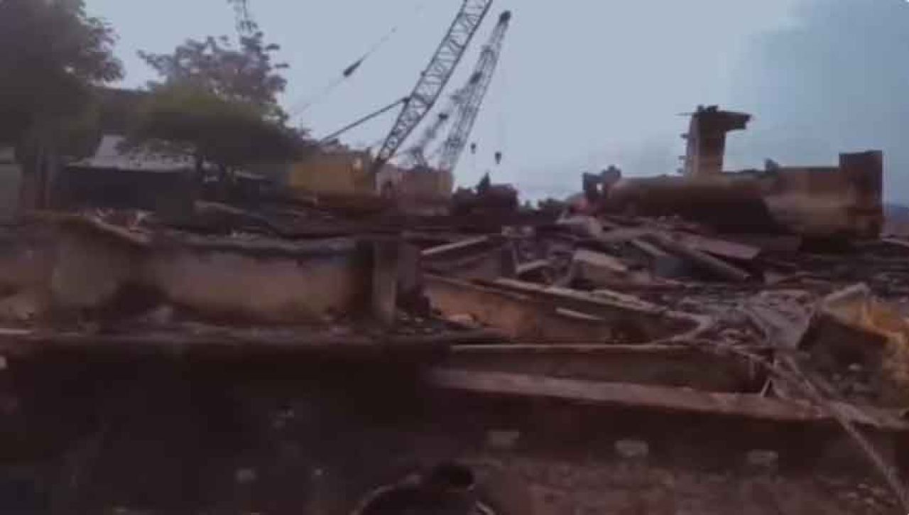 Lokasi pemotongan kapal di Pantai Desa Tanjung Jati