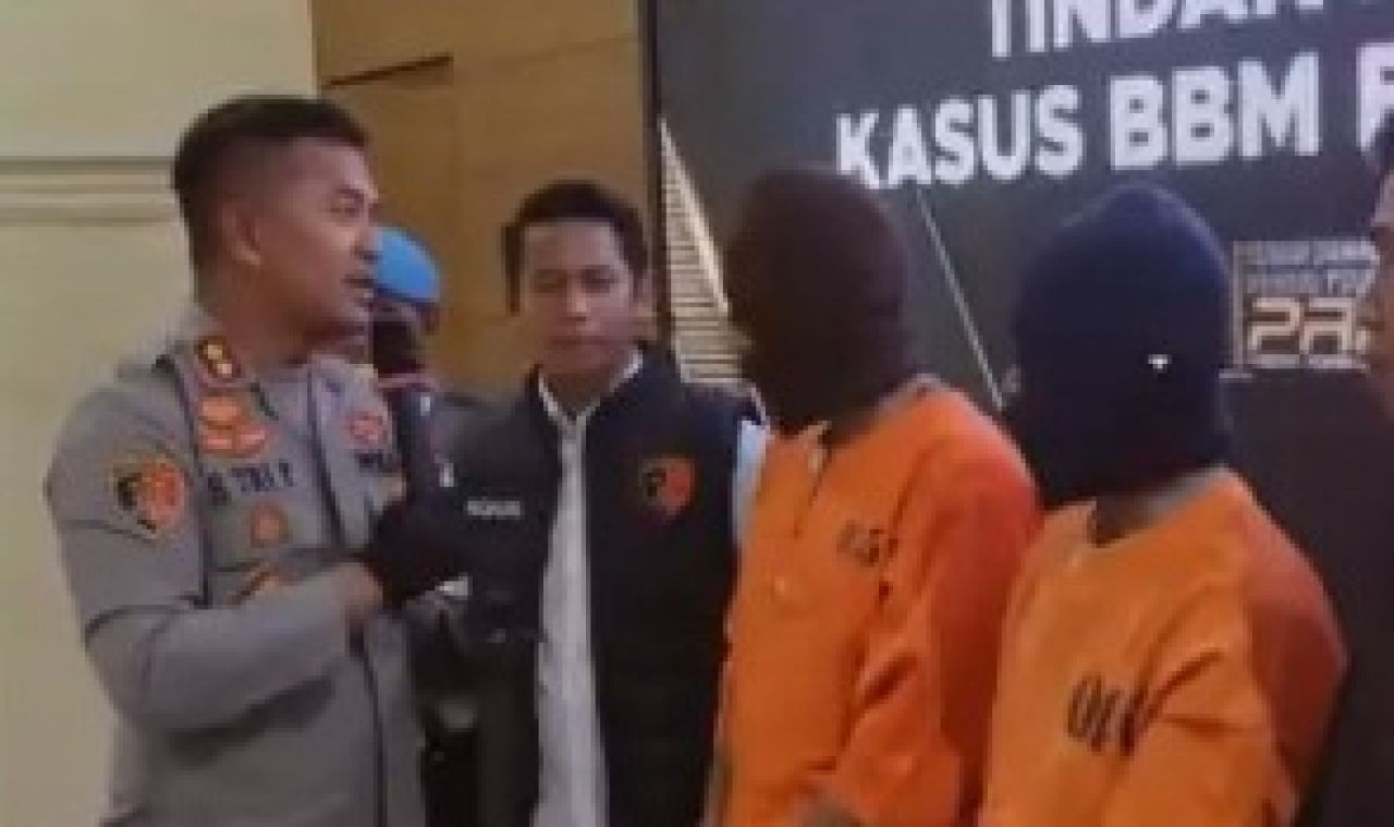 Kapolres Jembrana bersama 2 tersangka penyalahgunaan BBM, salah satunya Hasan Bisri