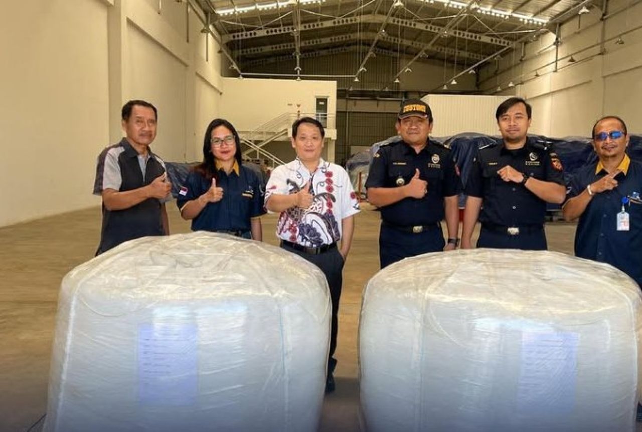 Direksi PT Indo Prowell Lestari dan Bea Cukai