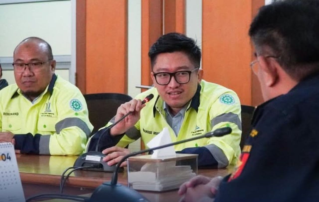 Penyerahan sertifikat Berikat ke PT Trimitra Fabrikasi Engineering