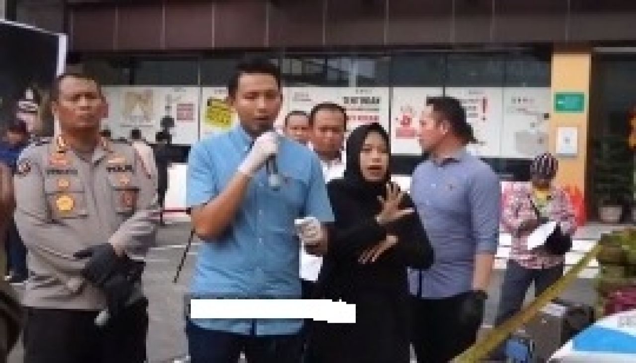 AKBP Damus didampingi Kombes Dirmanto saat konpers kasus pupuk