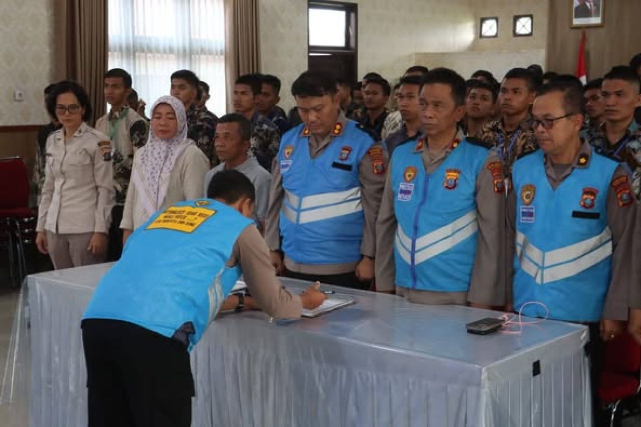 Pengambilan sumpah seleksi penerimaan terpadu anggota Polri Tahun 2025 di Polres Simalungun