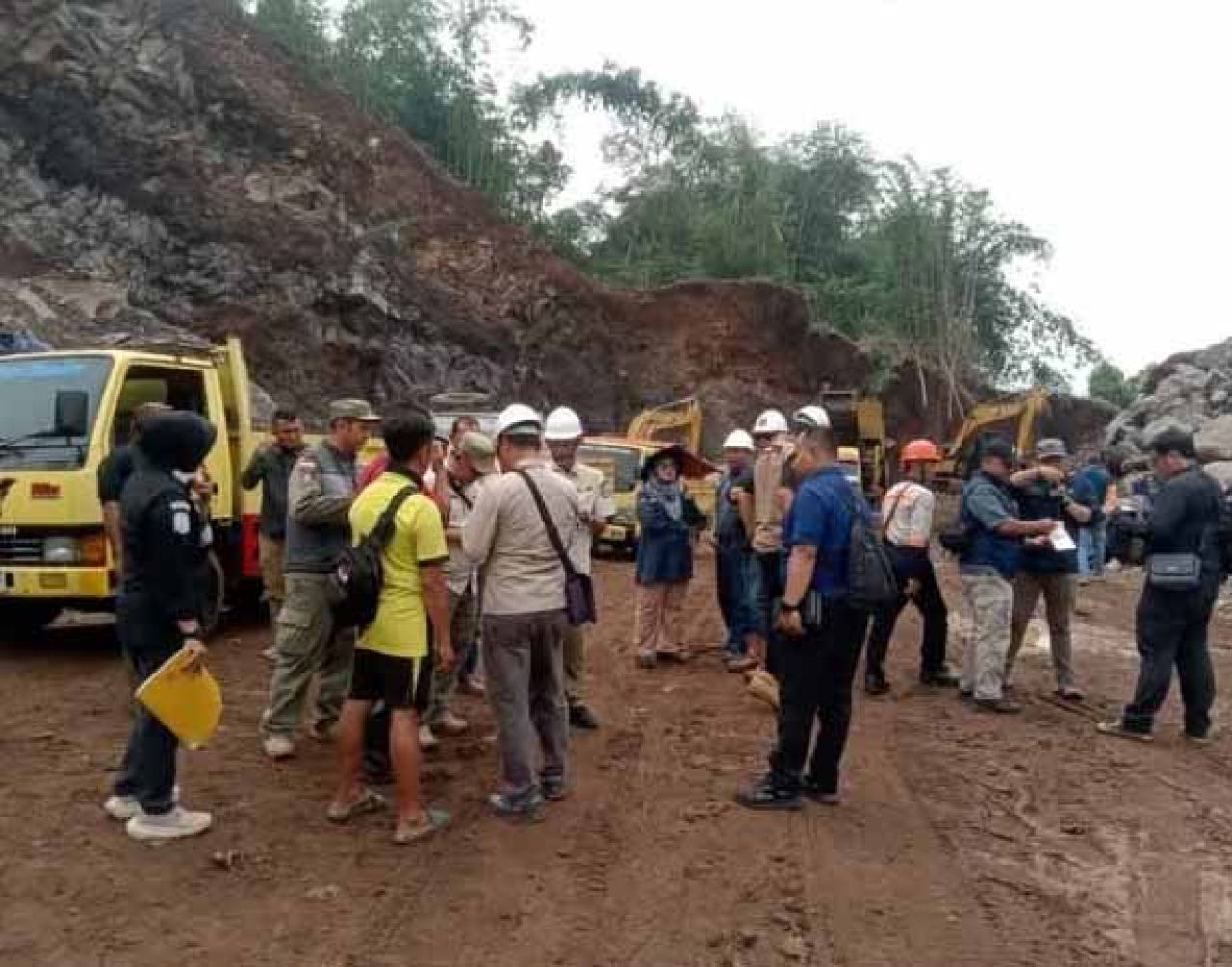Tambang ilegal di Desa Mantup pada Jumat, 18 April 2025