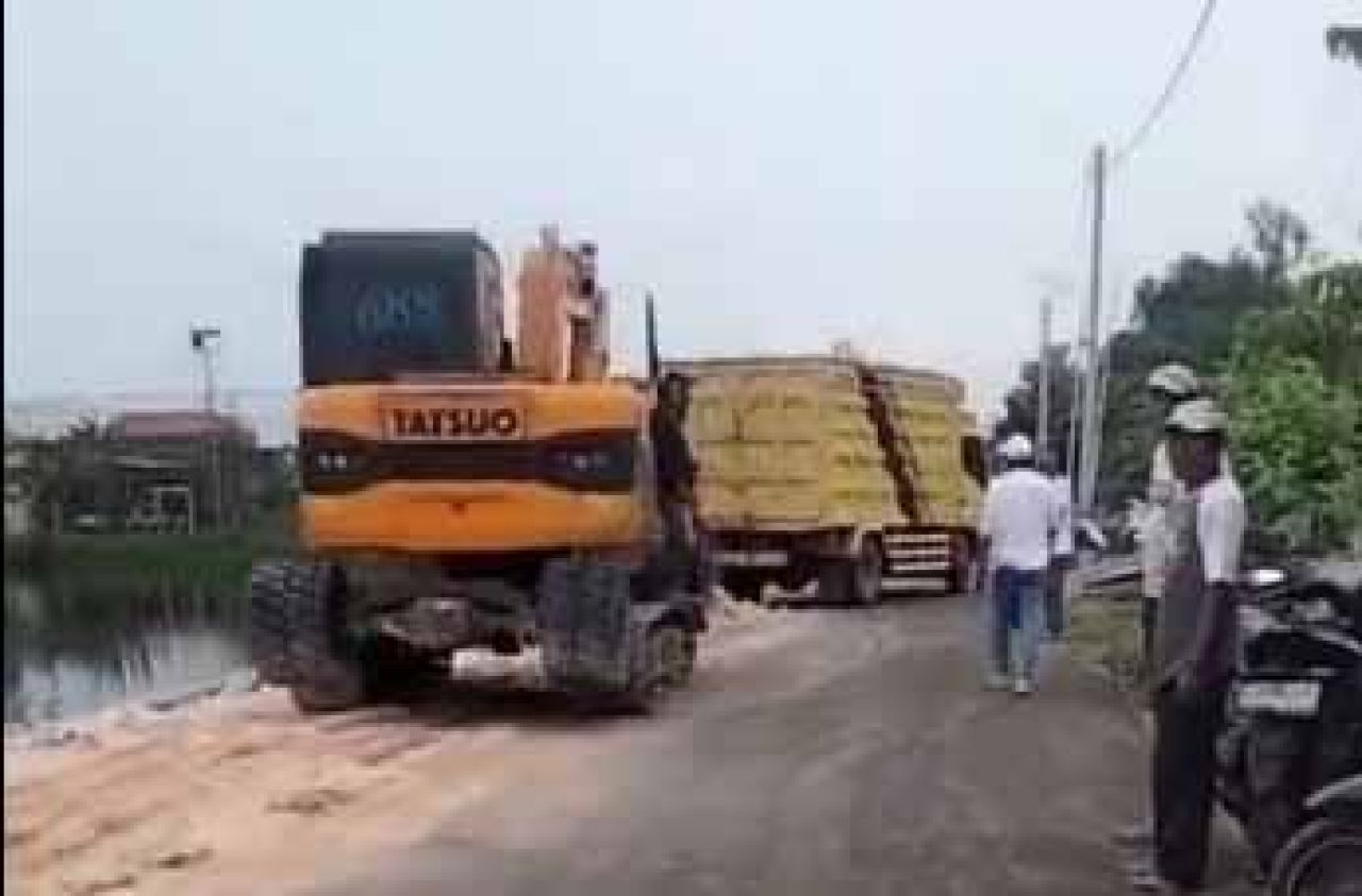Penolakan warga terhadap proyek urugan di Desa Semampir