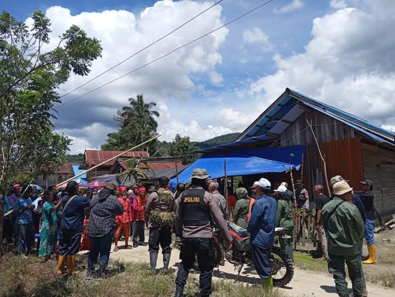 Penyisiran lokasi tambang emas ilegal di Desa Tomado