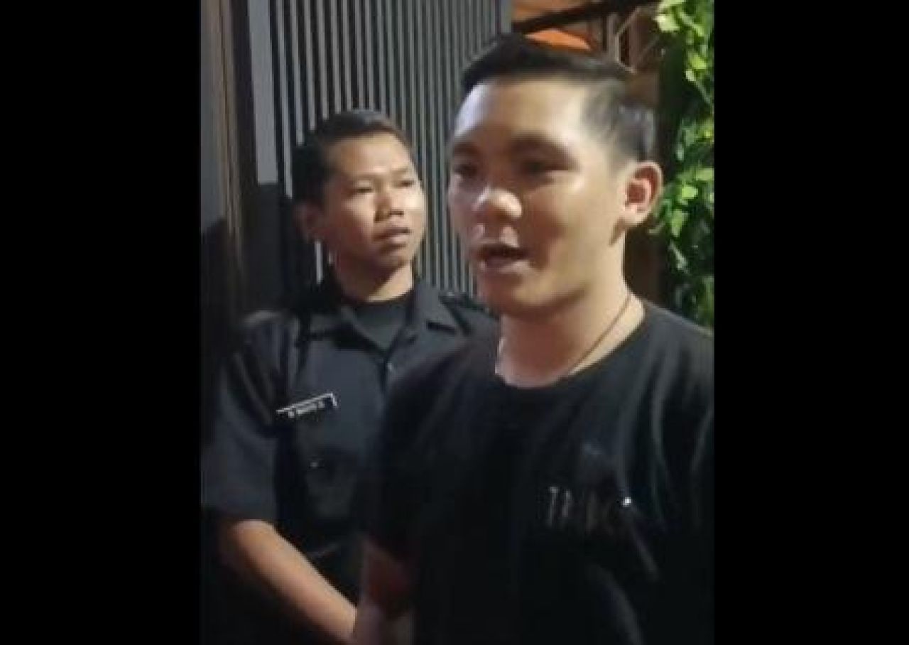 Haski saat menjelaskan perihal dugaan adanya pria diduga anggota Polsek Genteng