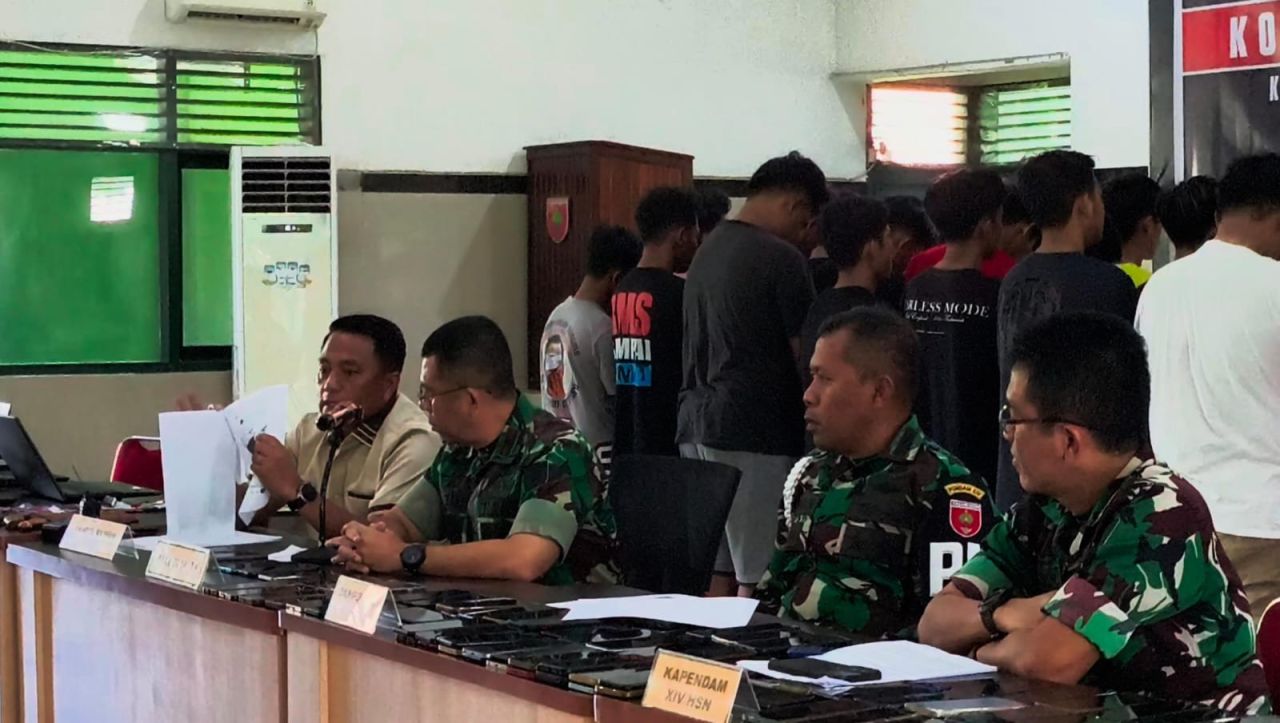 Konferensi pers tentang penipuan yang berlangsung di Aula Waskita