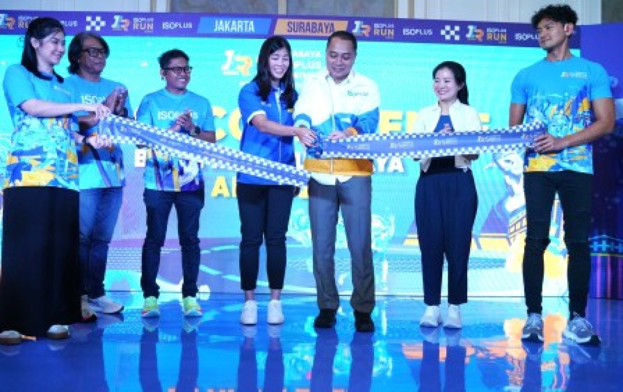 Eri Cahyadi, Wali Kota Surabaya membuka SURABAYA ISOPLUS MARATHON 2025
