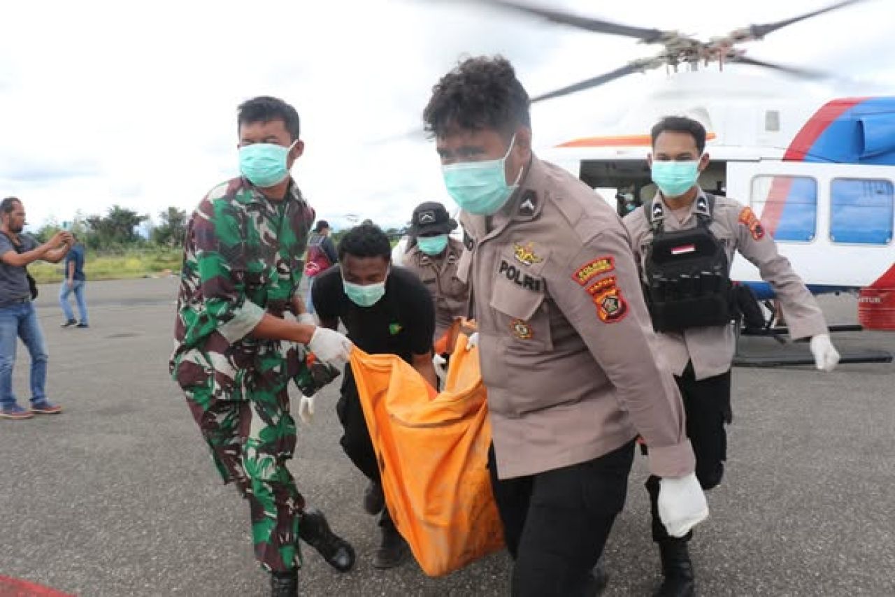 Evakuasi korban tewas KKB