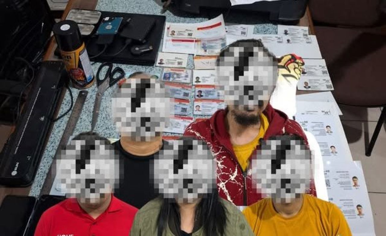 Pelaku pemalsuan SIM