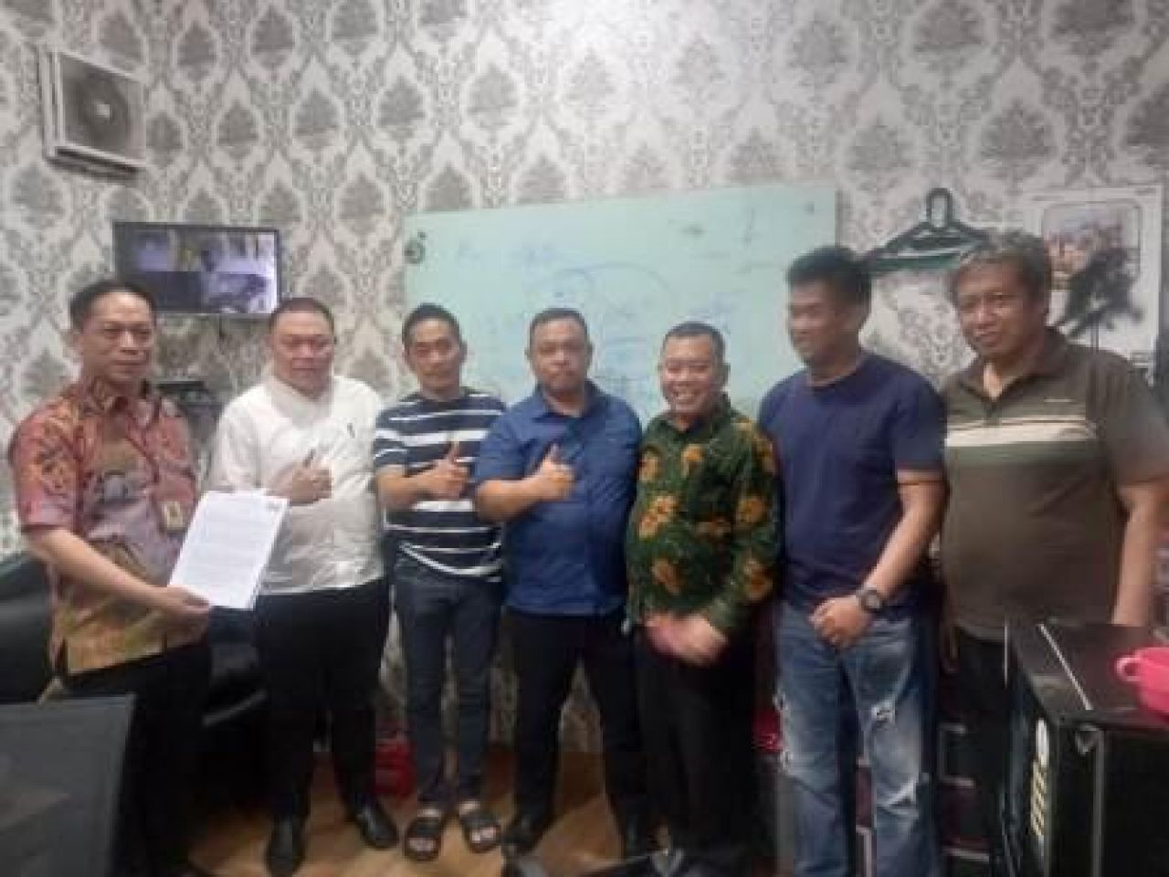 Hilman Thayib bersama Kuasa Hukumnya