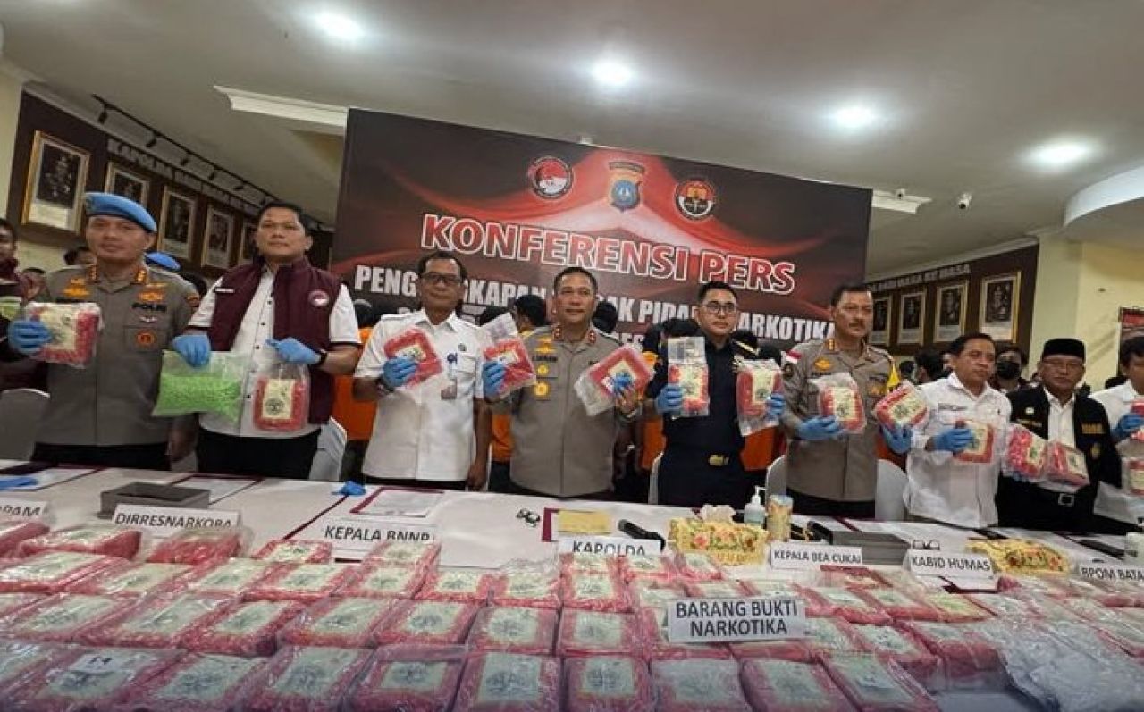 Sabu yang disimpan dalam bungkus teh Cina