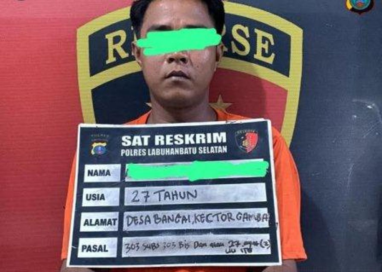 Tersangka berinisial AB