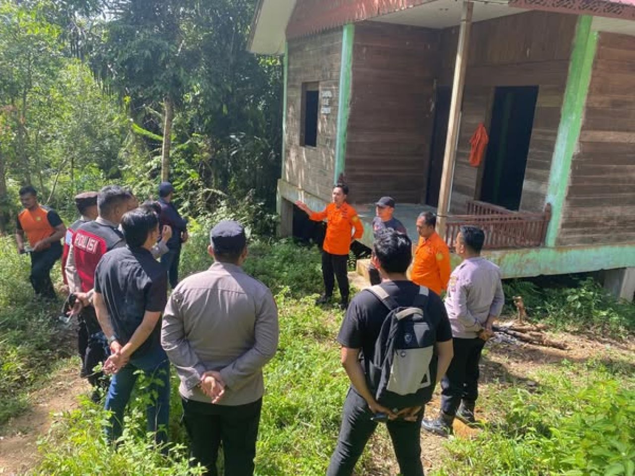 Tim gabungan sedang mencari korban laka lantas tunggal