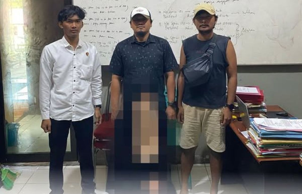 Seorang wanita yang ditangkap di kasus penipuan