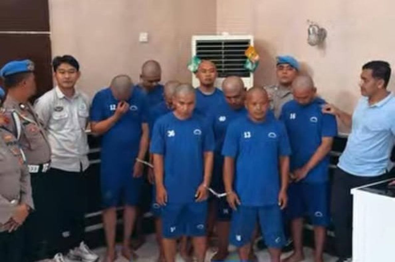 8 orang ditangkap