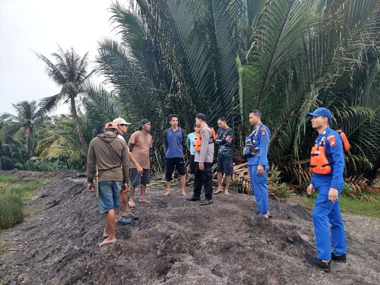 Pencarian korban yang diseret buaya di Sungai Bumbu