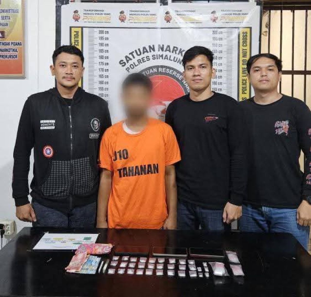 Salah satu pelaku pengedar narkoba (baju orens)