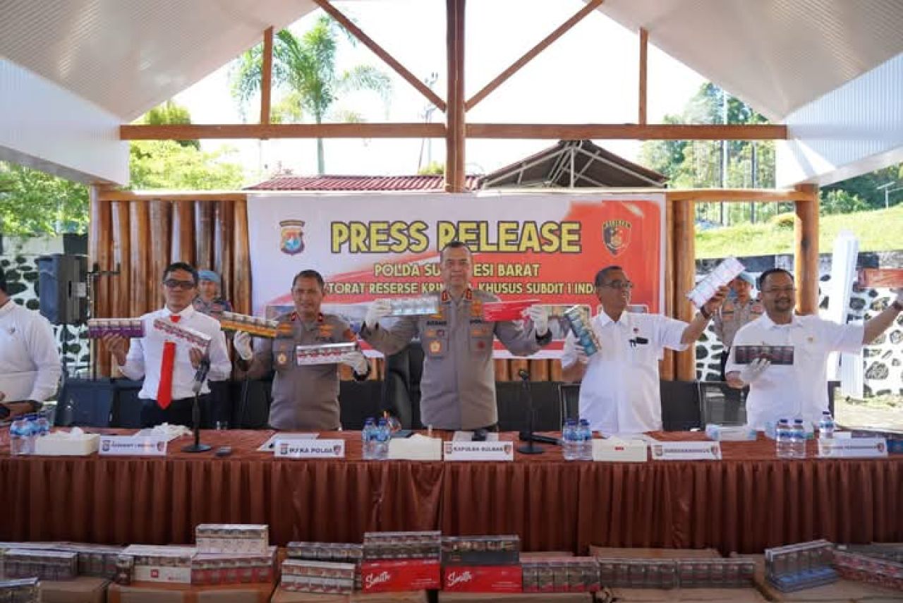 Kapolda Sulawesi Barat saat konpers