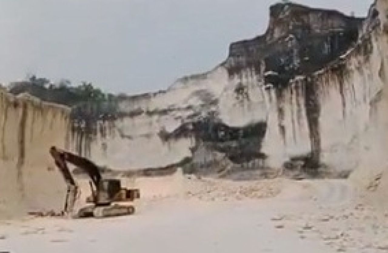 Tambang di Desa Parseh yang dikelola H. Al