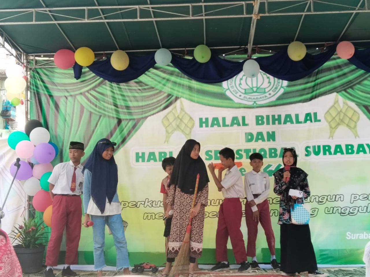 Penampilan siswa siswi SD Istiqbal Surabaya