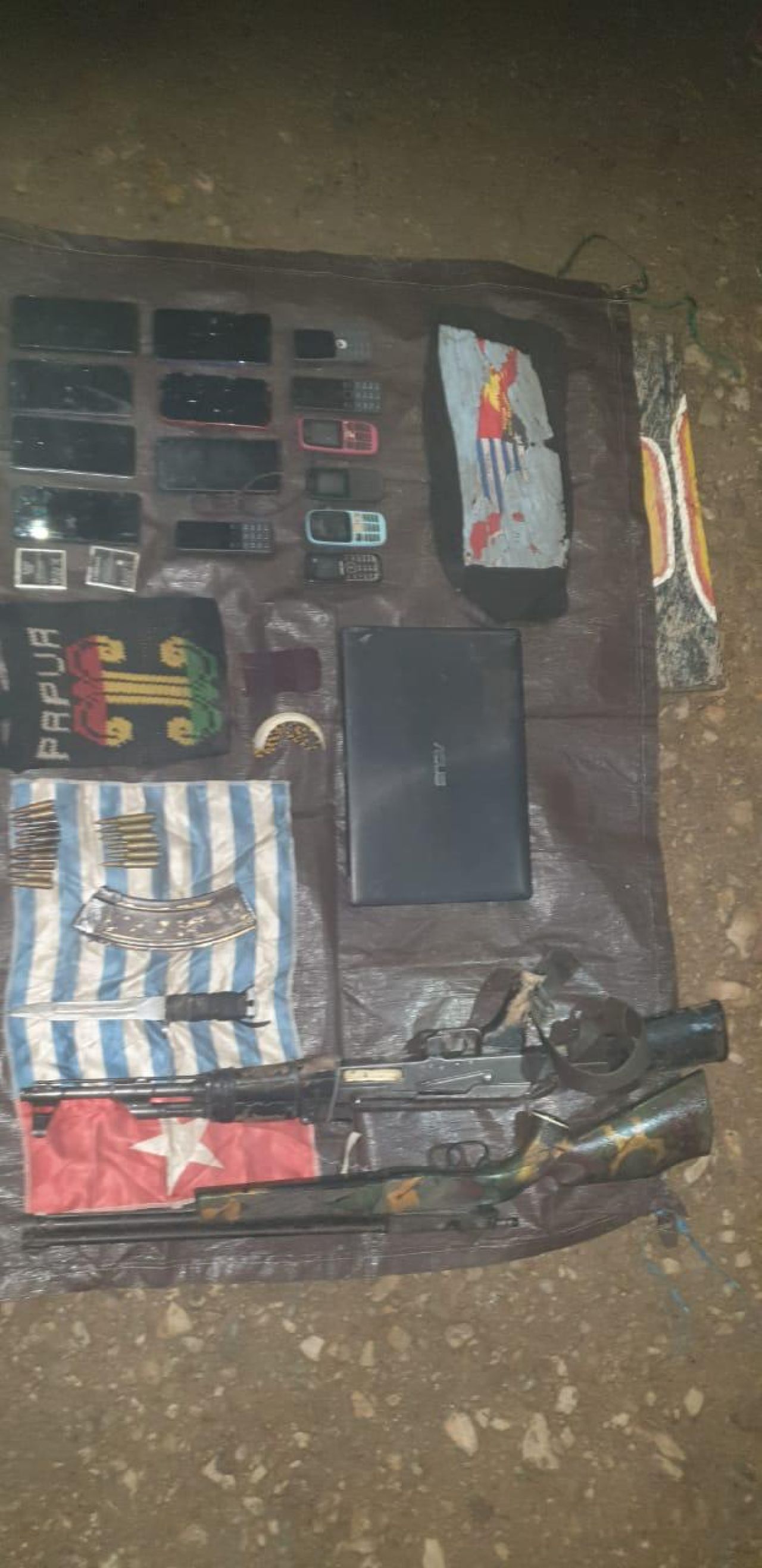 Senjata dan bendera OPM