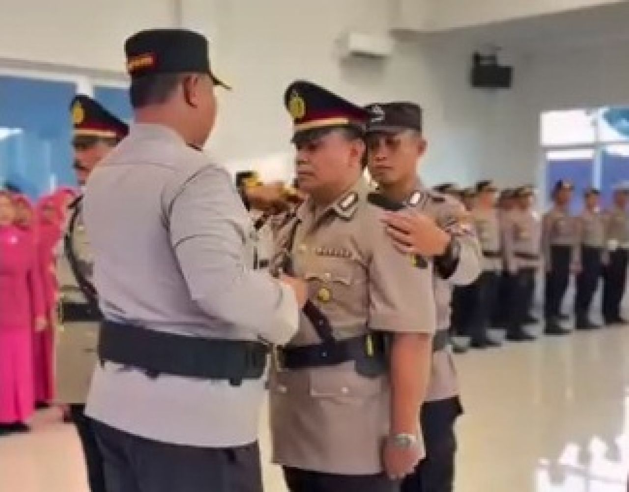 Upacara serah terima jabatan bagi tiga Kapolsek di lingkungan Polres Blora