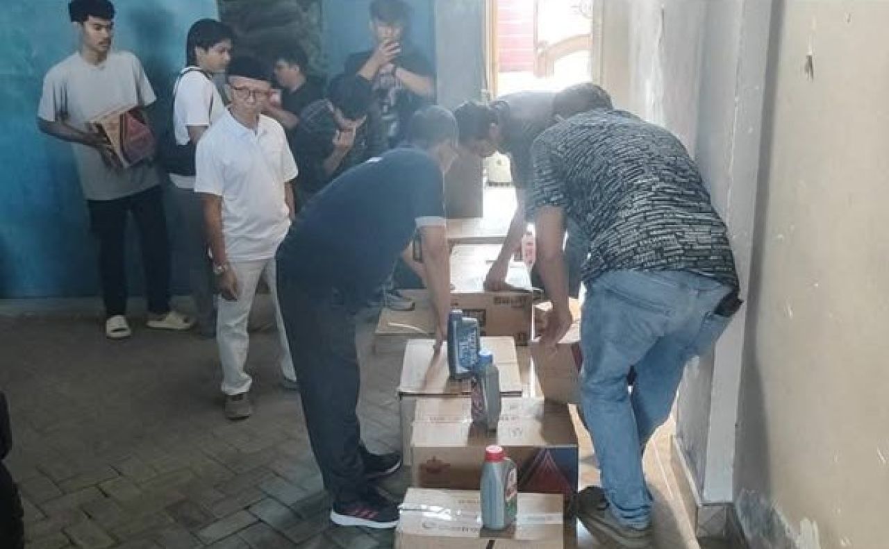 Penggrebekan gudang oli ilegal