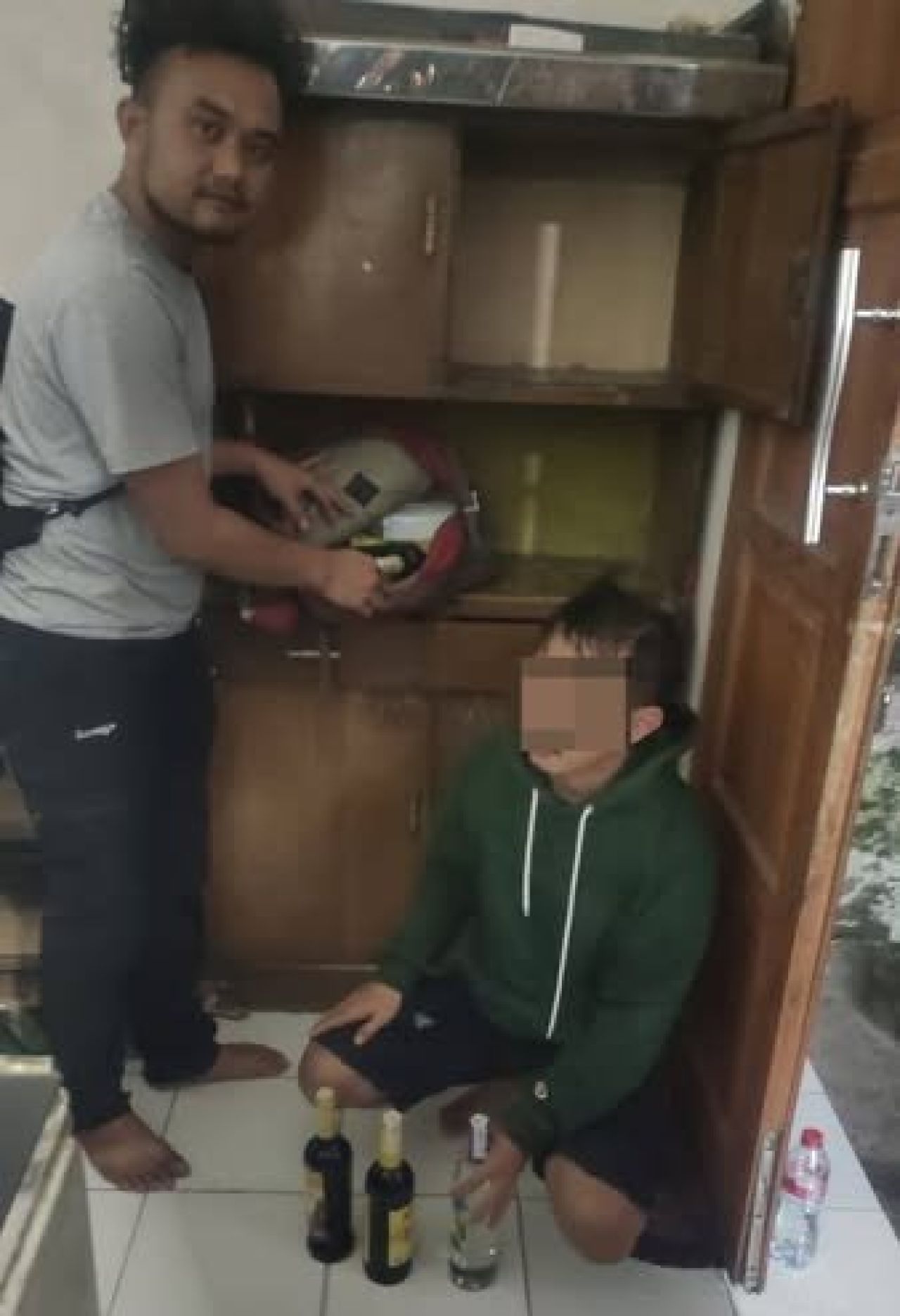 Penangkapan terhadap pelaku minuman keras