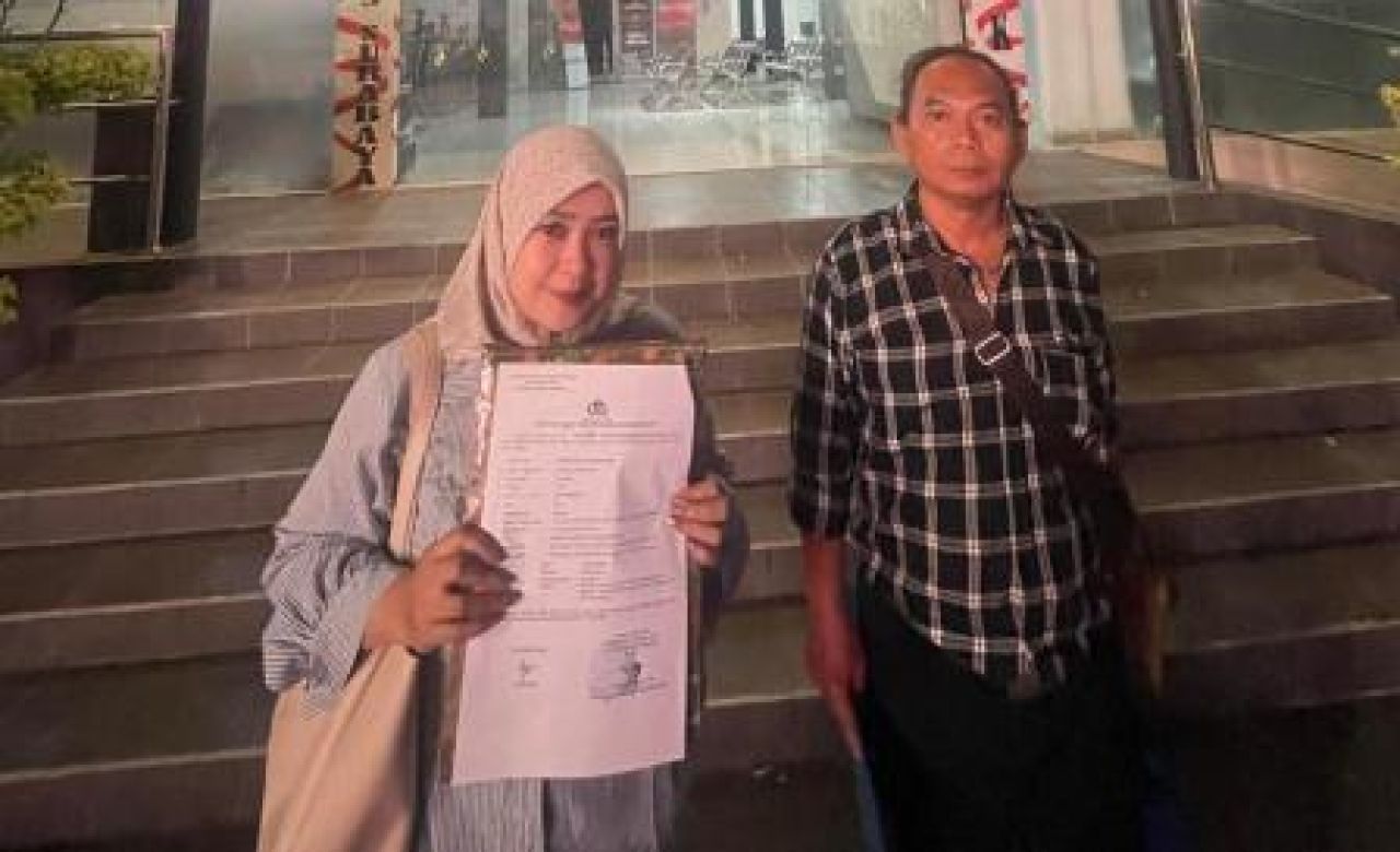 MS dan Sukardi usai laporan di Polrestabes Surabaya