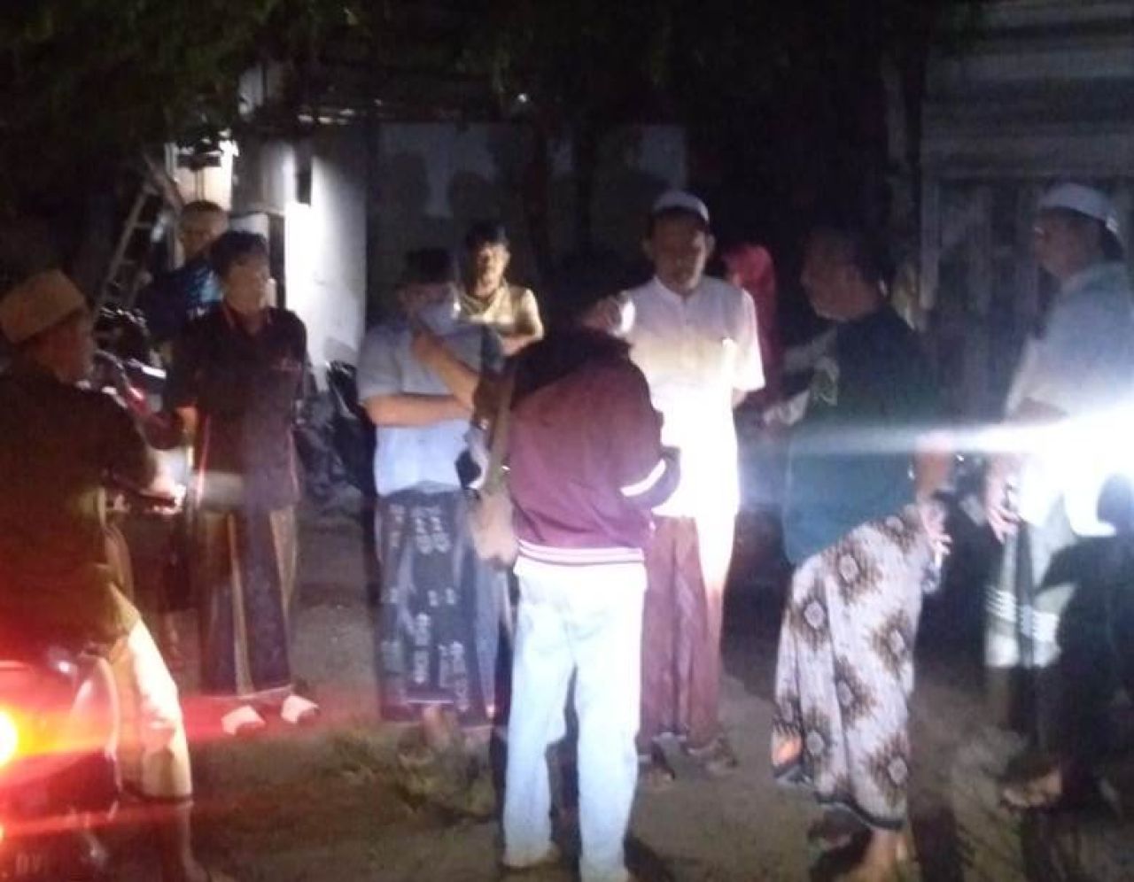 Warga grebek gudang penimbunan BBM