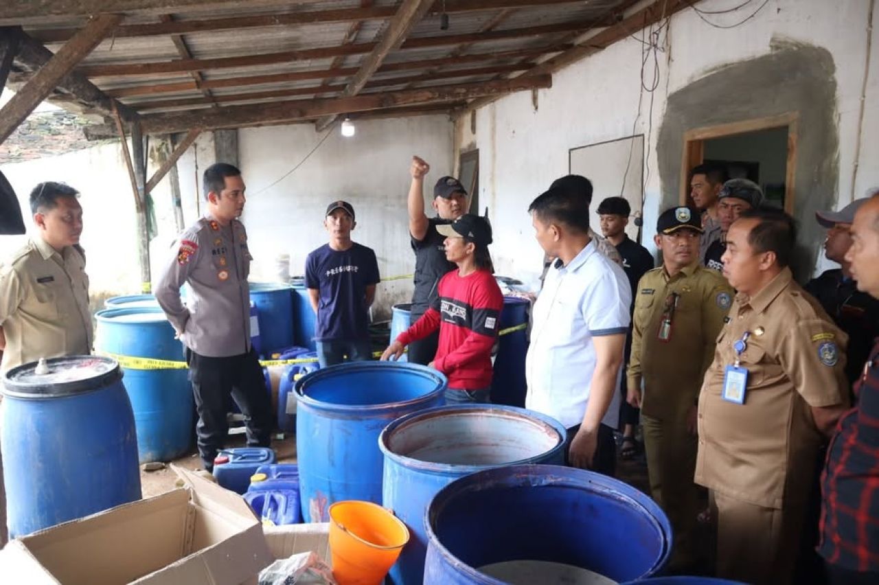 Tempat produksi CV Salmar Argo Sejahtera yang digrebek Polres Situbondo