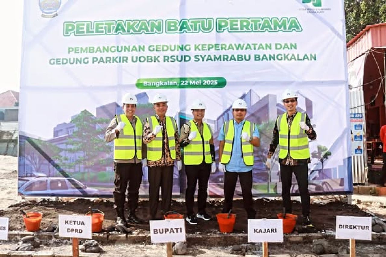 Peletakan batu pertama pembangunan dua gedung baru RSUD Syamrabu