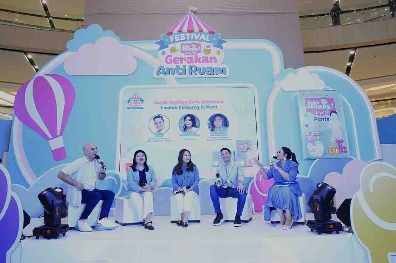 [KI-KA] Dr. dr. Dian Pratamestuti, SP.A, Aurelia Debora Mamarimbing, Product Coordinator Baby Happy Body Fit Pants WINGS Surya, Dude Harlino, Campaign Ambassador Baby Happy Body Fit Pants