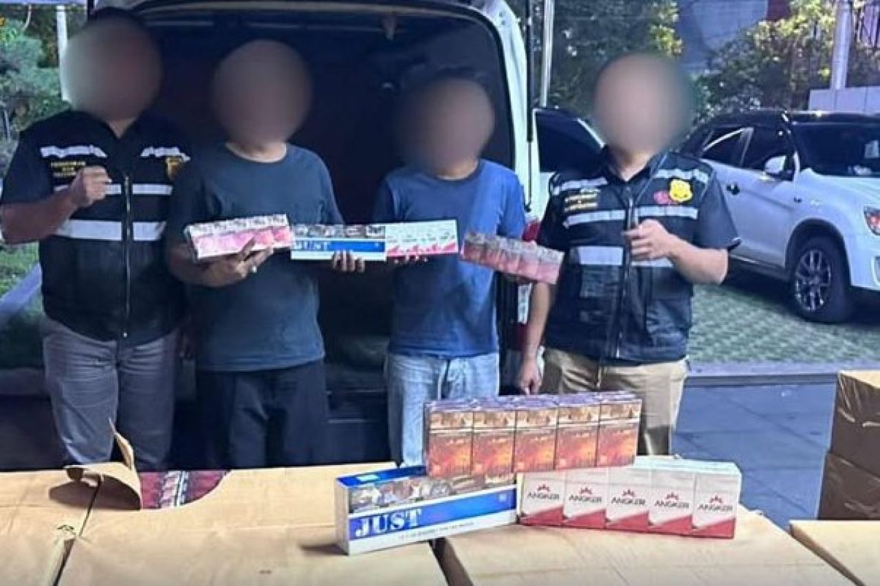 Dua pelaku berinisial AP dan YA