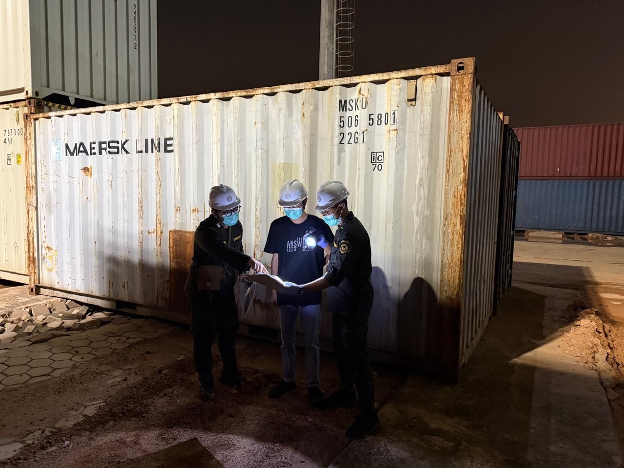 Kontainer berisi sayuran asin dari China