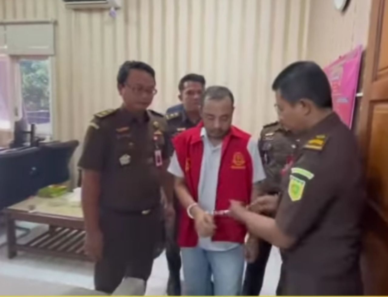 Hendra Wahyu Saputra diborgol
