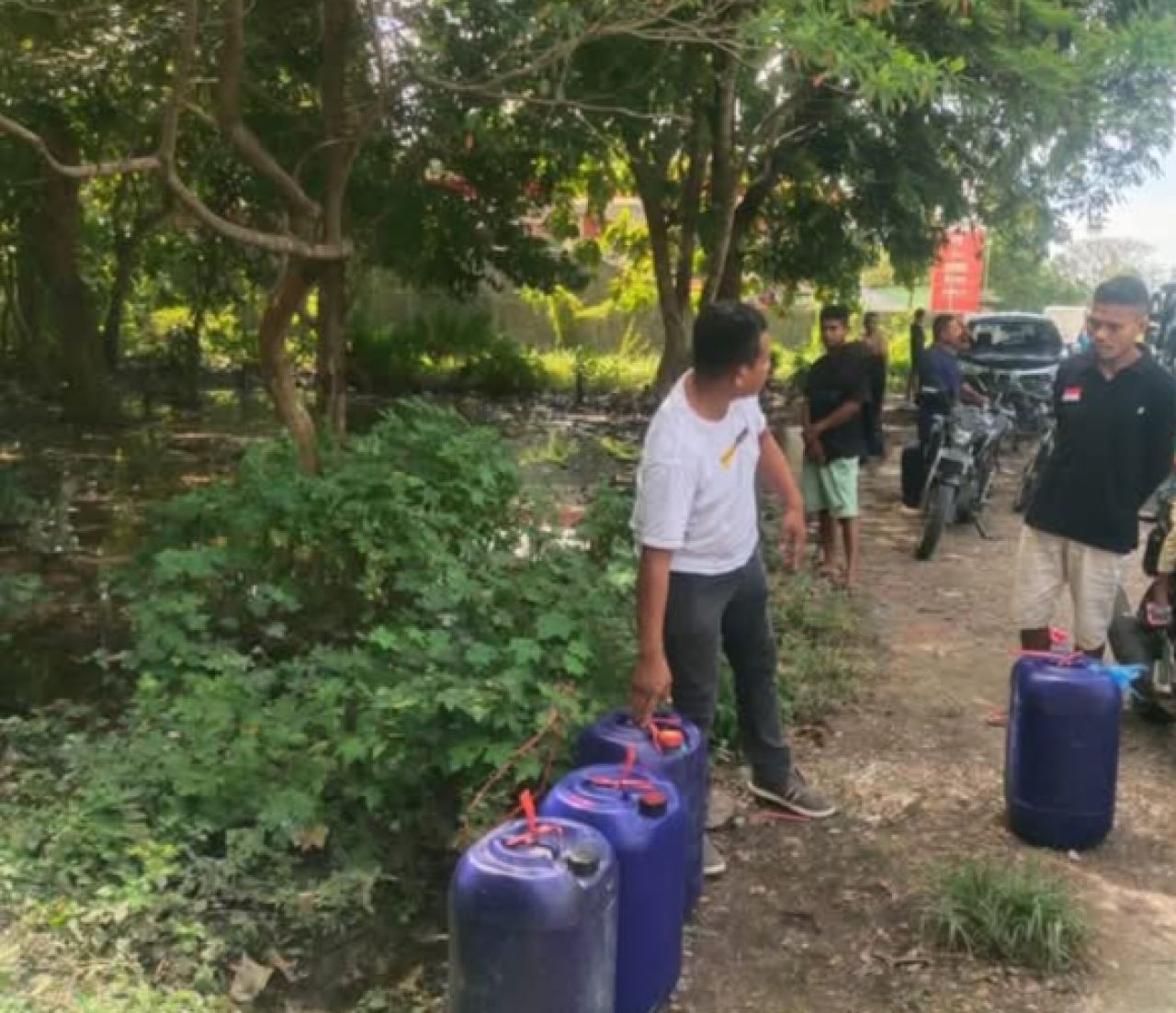 Jerigen berisi solar yang diamankan Satreskrim Polres Malaka