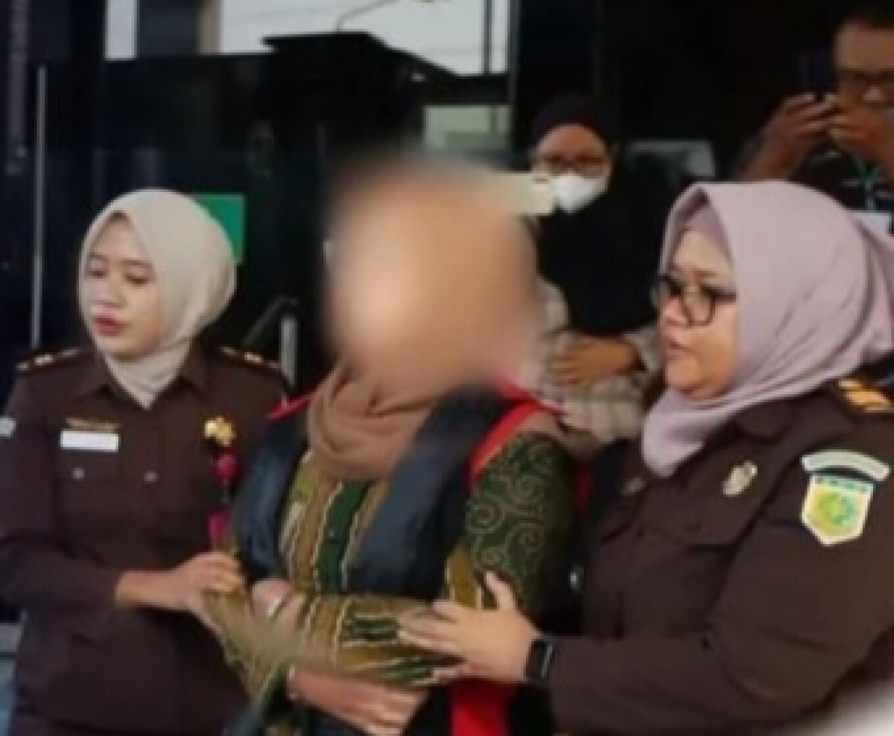 Suprapti ditahan oleh Kejari Kabupaten Madiun