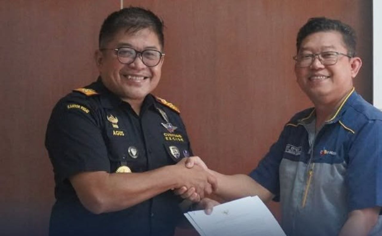 Perwakilan PT Cheil Jedang Indonesia menerima surat Izin Berikat
