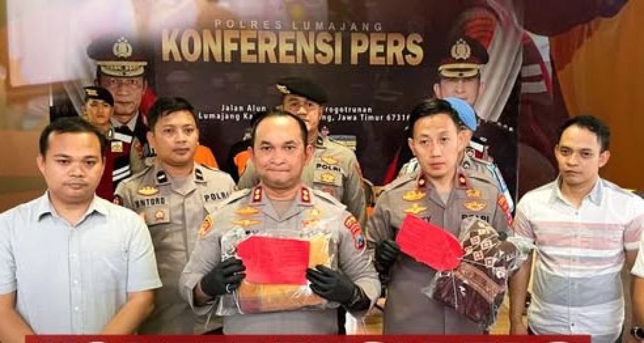Kapolres Lumajang saat konferensi pers