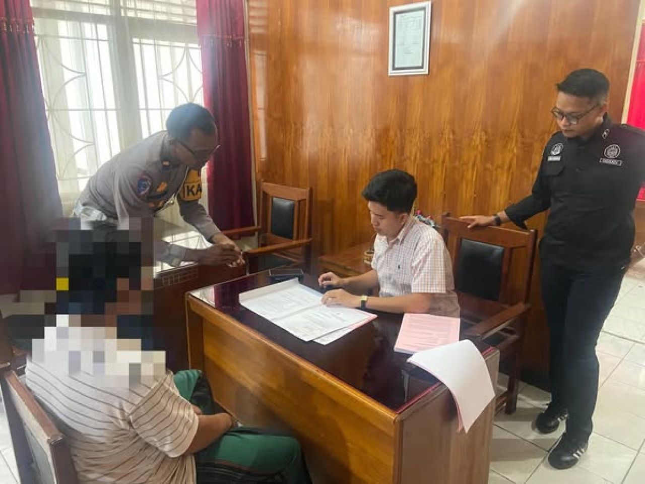 Penyerahan tersangka kecelakaan lalu lintas