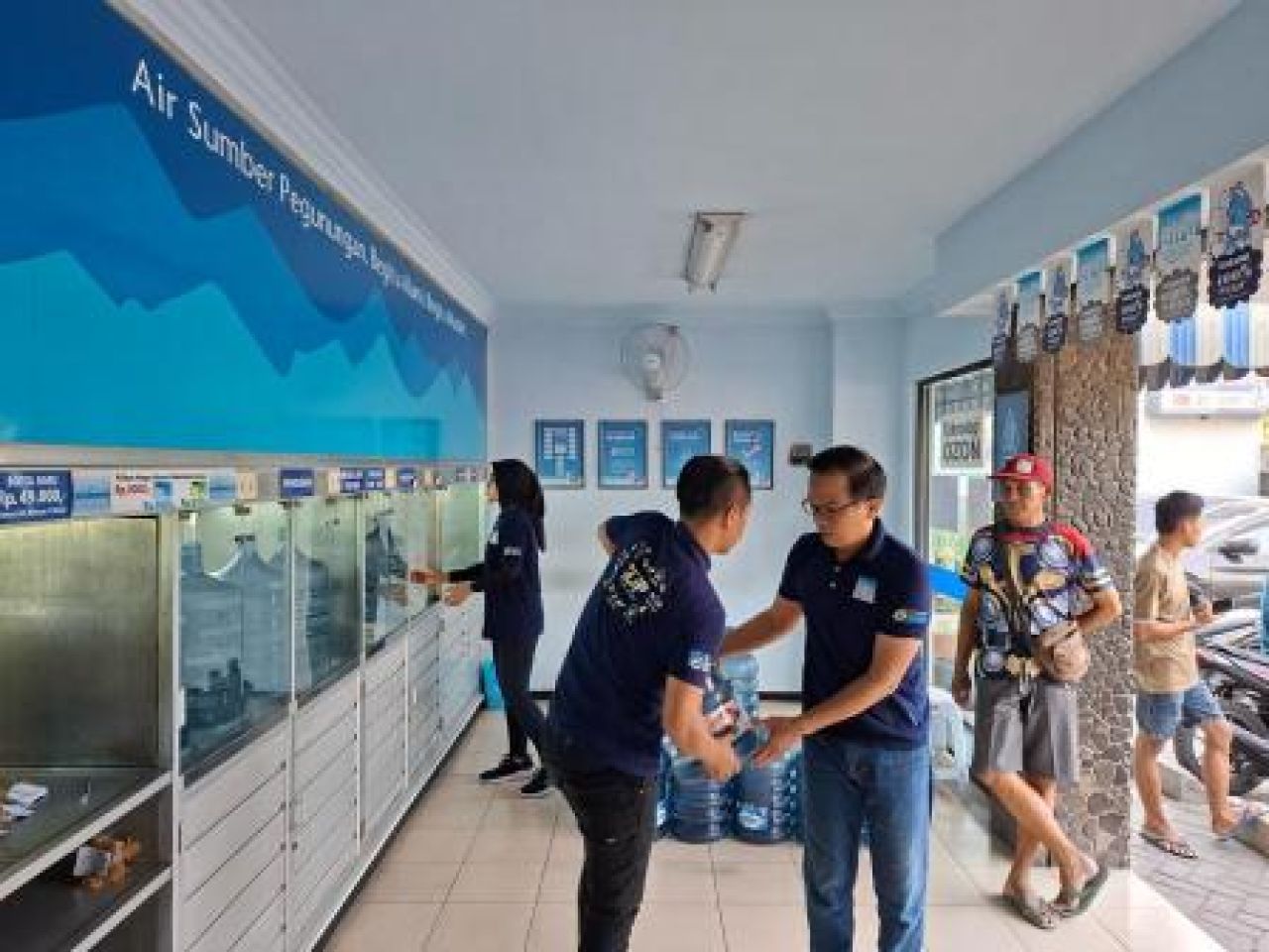 Air Minum Biru