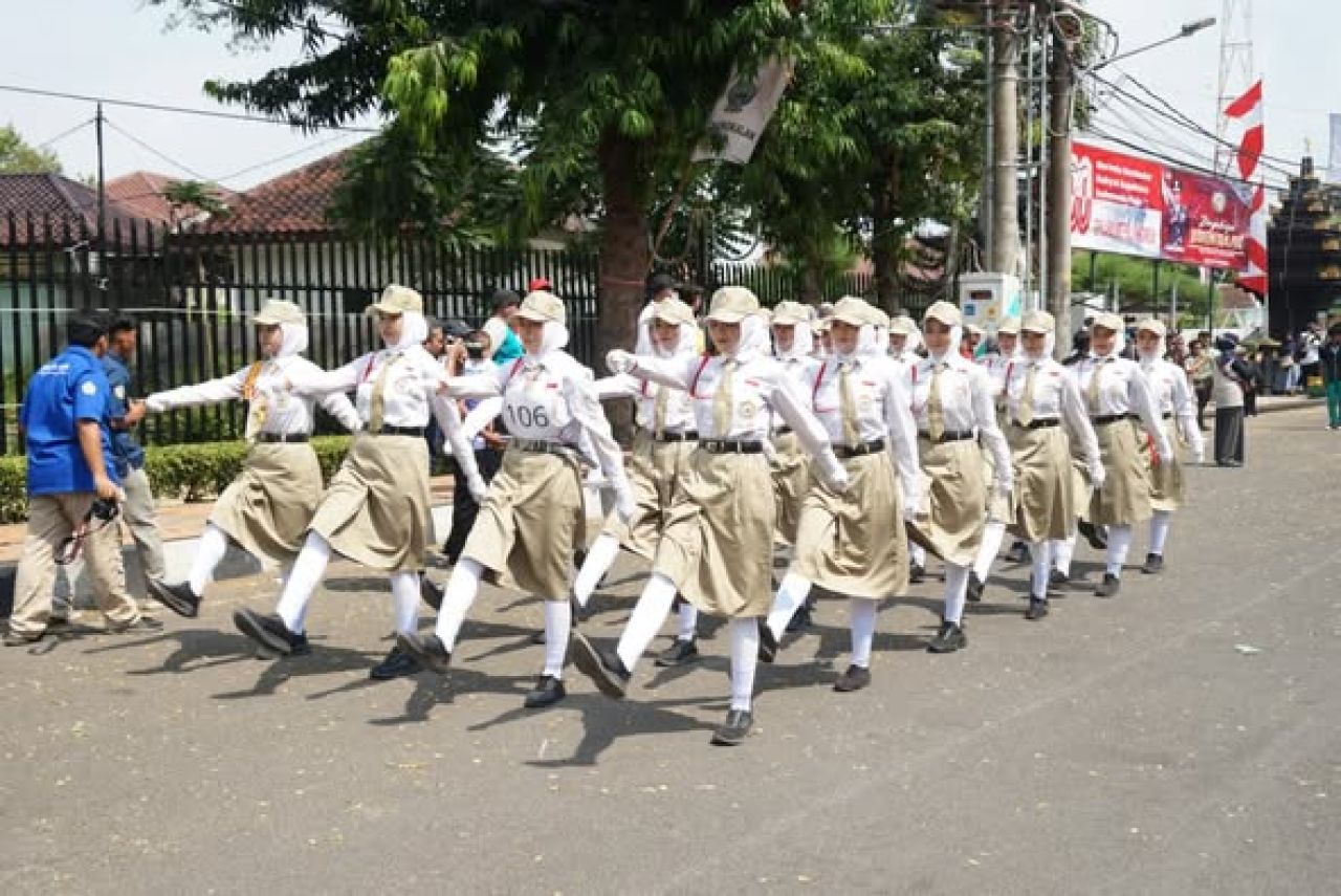 Peserta regu gerak jalan di Bangkalan