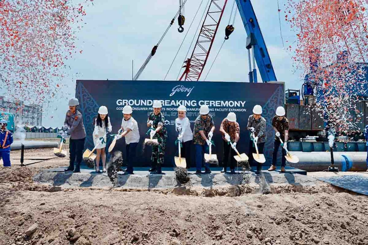 Prosesi groundbreaking fasilitas produksi baru PT Godrej Consumer Products Indonesia (GCPI) di Kawasan Industri Kendal