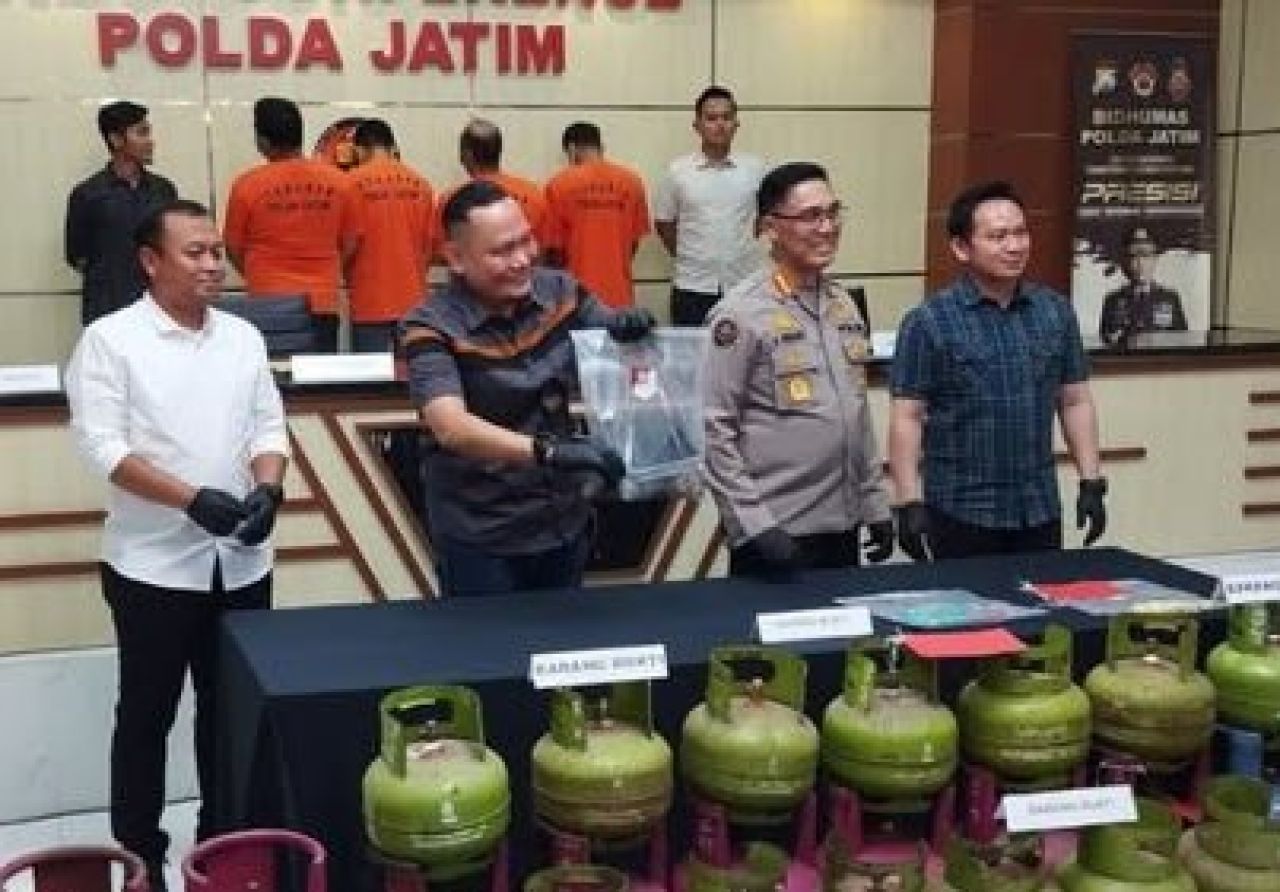 Konferensi pers kasus LPG subsidi di Desa Sawocangkring