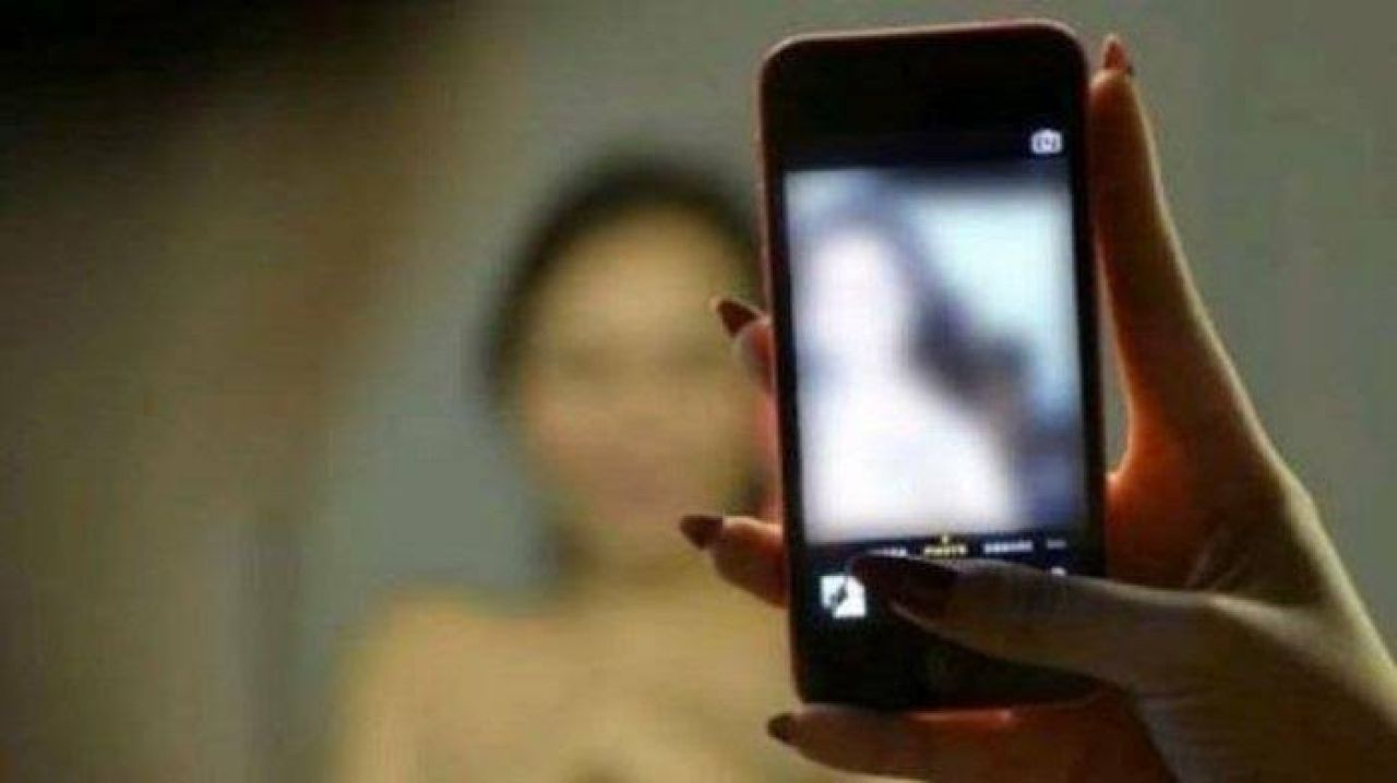 Foto rekam wanita.