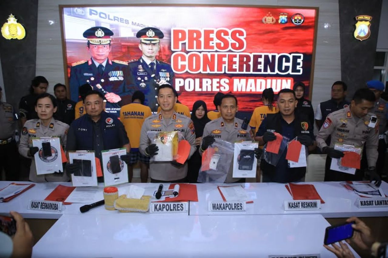 Kapolres Madiun dan jajaran saat konpers