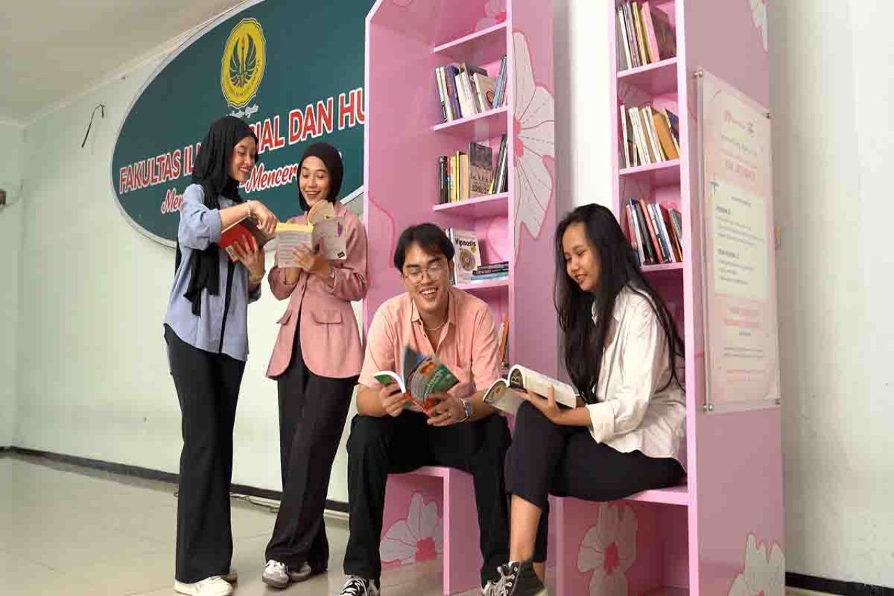 PINK LIBRARY Universitas Negeri Jakarta