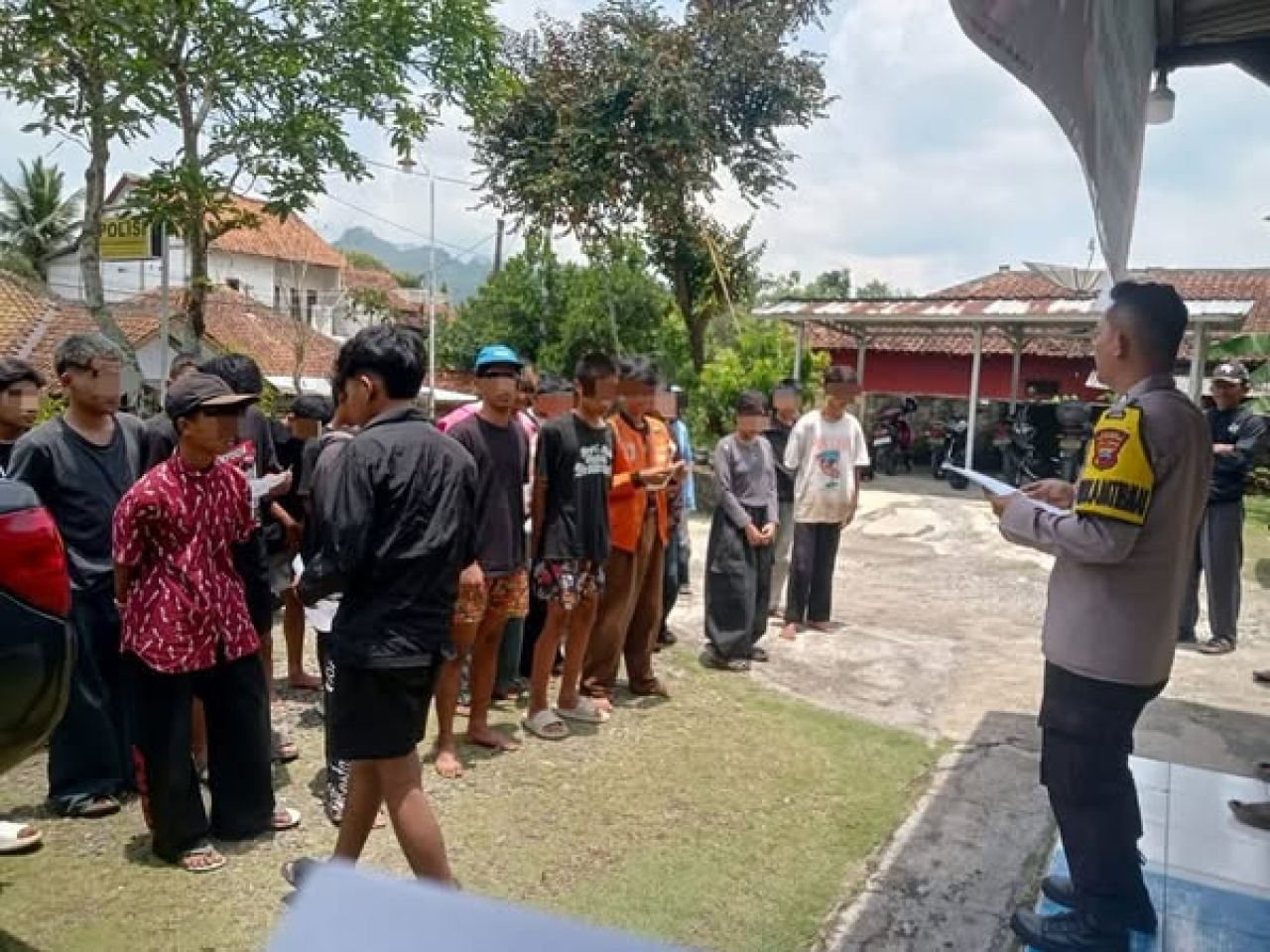 Remaja yang hendak tawuran